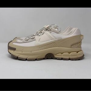 Nike Vomero Roam light ivory